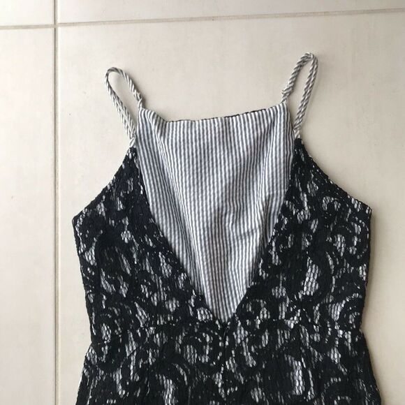 Dress Forum Stripe Seersucker Lace Romper - Picture 7 of 8